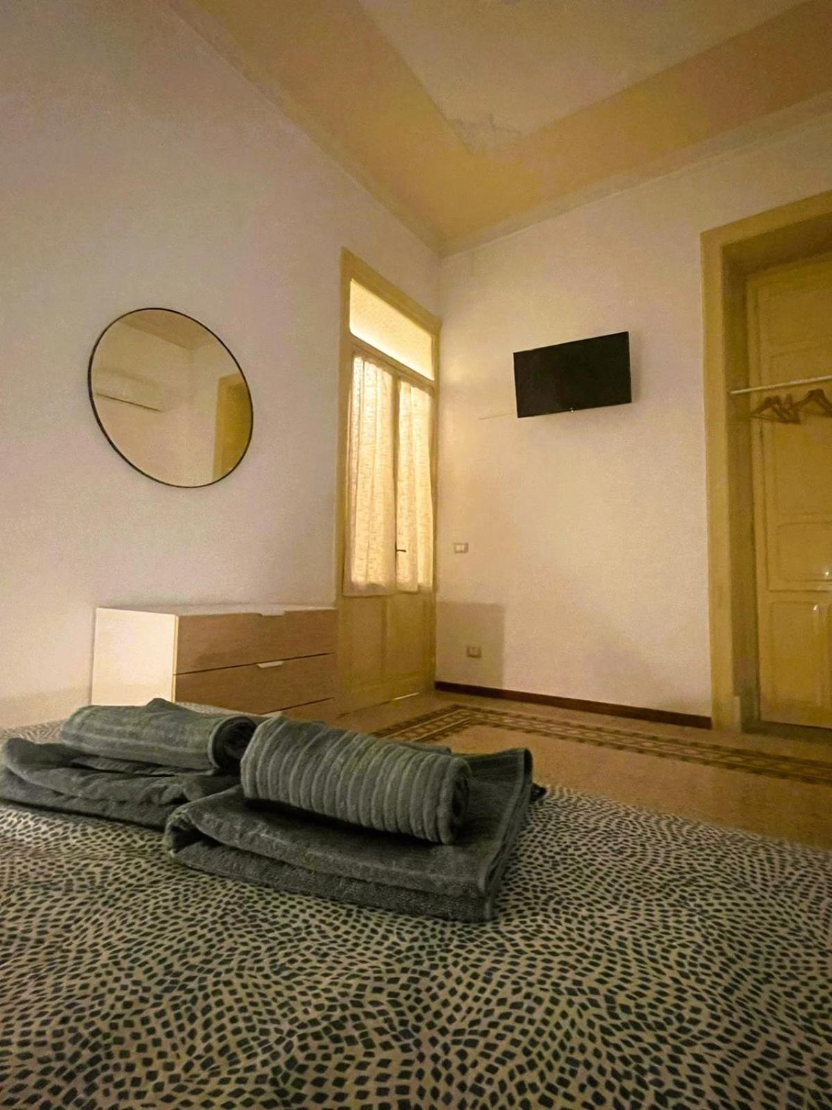 Olivuzza Rooms In Apartment Palermo Exterior photo